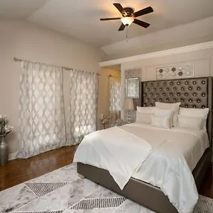 https://queen-city-charm.1sthotelscharlotte.com