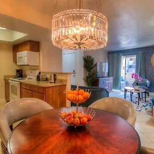 https://strip-view-ultra-modern-condo.las-vegashotels.net